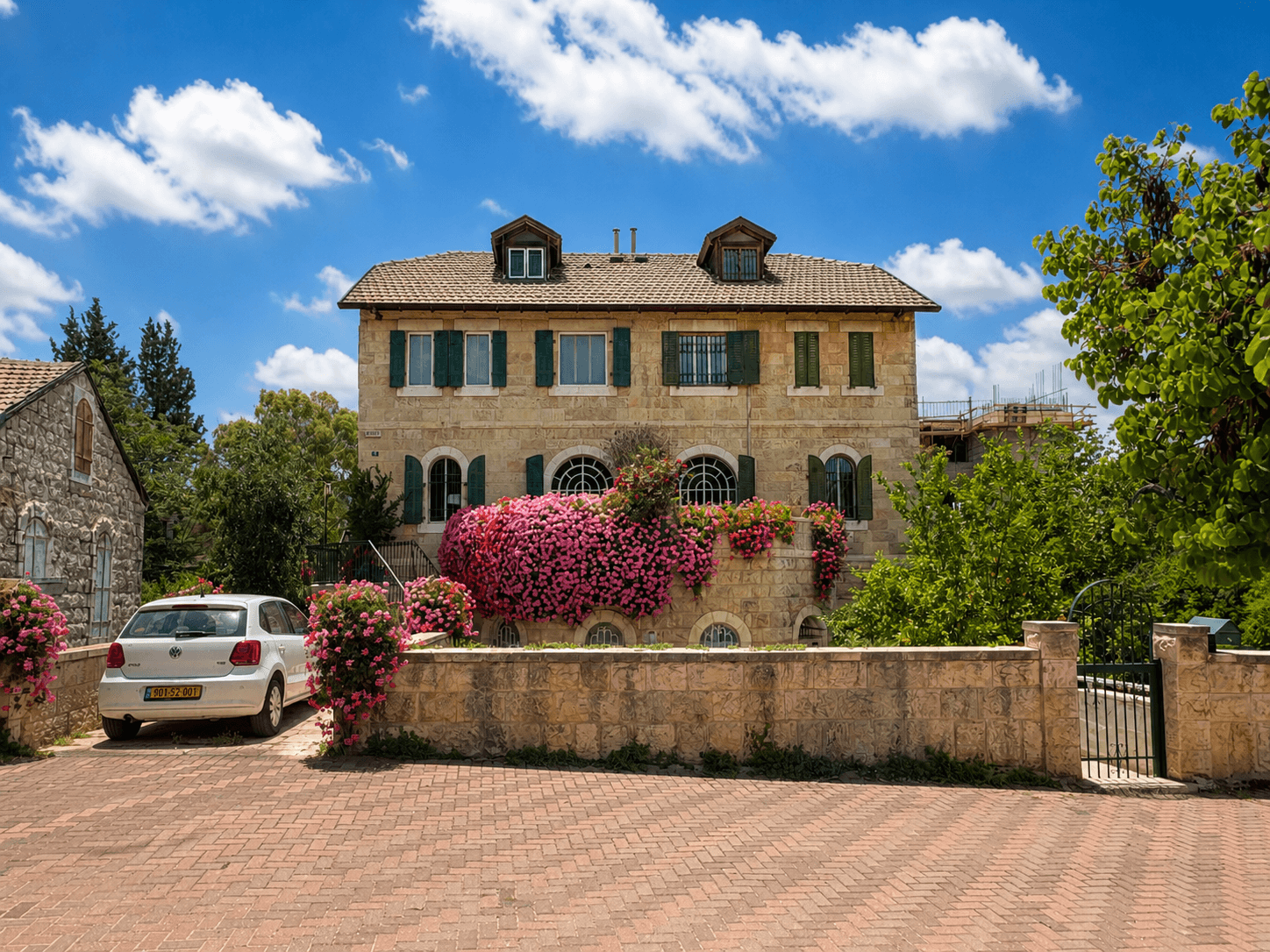 Jerusalem stone villa in Baka neighbourhood